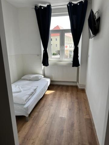 Gostilna In Apartmaji Zlati Lev - Maribor Buitenkant foto