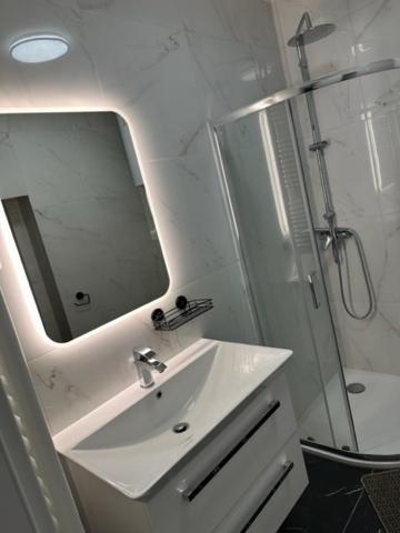 Gostilna In Apartmaji Zlati Lev - Maribor Buitenkant foto